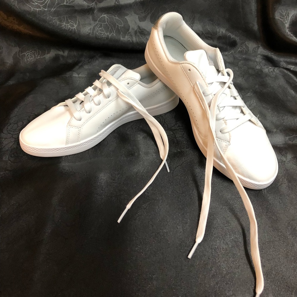 WHITE PUMA SHOES